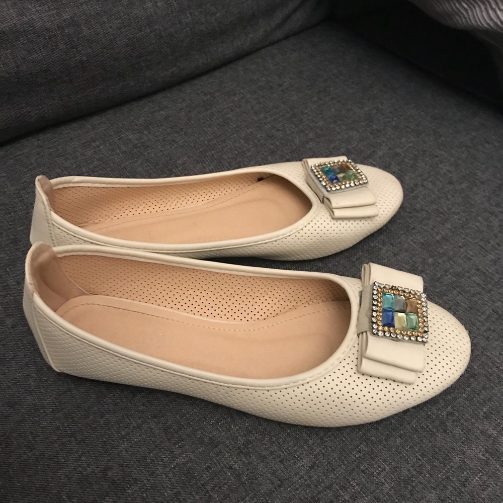 CHU RU PING AN Ivory Beige Gem Flats